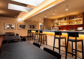 Girasoll Suite Cheers Bar