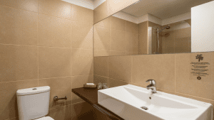 Girassol Suite Hotel Bathroom